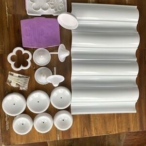 Wilton White and Purple Fondant Decorating Set
